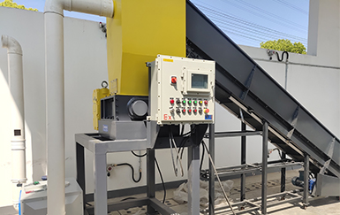 工業(yè)垃圾破碎機