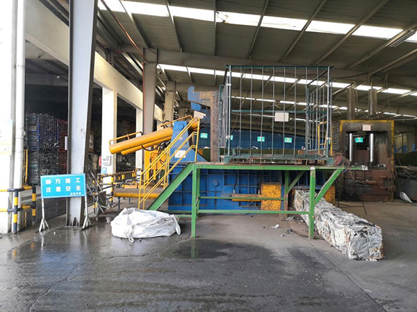 威立雅全自動廢鋼打包機(jī)定制案例