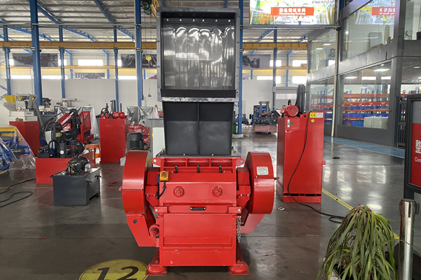 蘇州某橡塑公司定制塑料破碎機(jī)案例