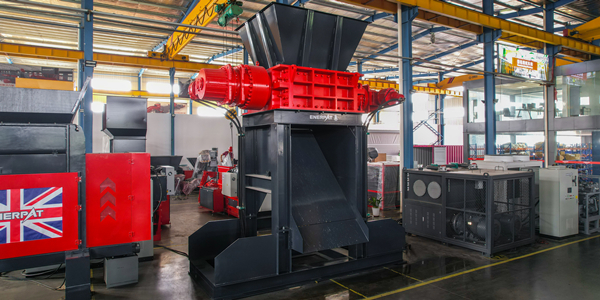 恩派特汽車外殼破碎機——技術(shù)賦能廢舊汽車外殼回收利用產(chǎn)業(yè)升級