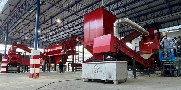 交付現(xiàn)場(chǎng)｜全球知名再生鋁集團(tuán)泰國(guó)生產(chǎn)基地大型“錘擊式破碎分選線”成功交付