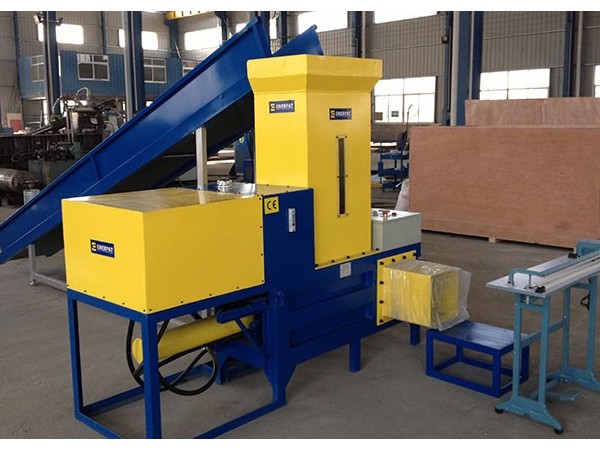 南通某智能裝備公司定制木屑套袋打包機(jī)案例