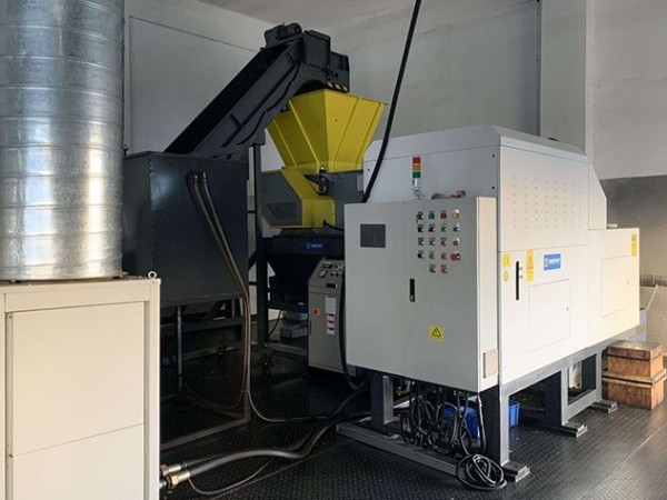 天津某閥門制造公司定制鐵屑?jí)猴灆C(jī)案例