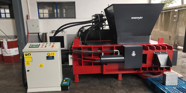 恩派特料斗式鐵屑打包機——讓凌亂鐵屑秒變規(guī)整“寶藏包”